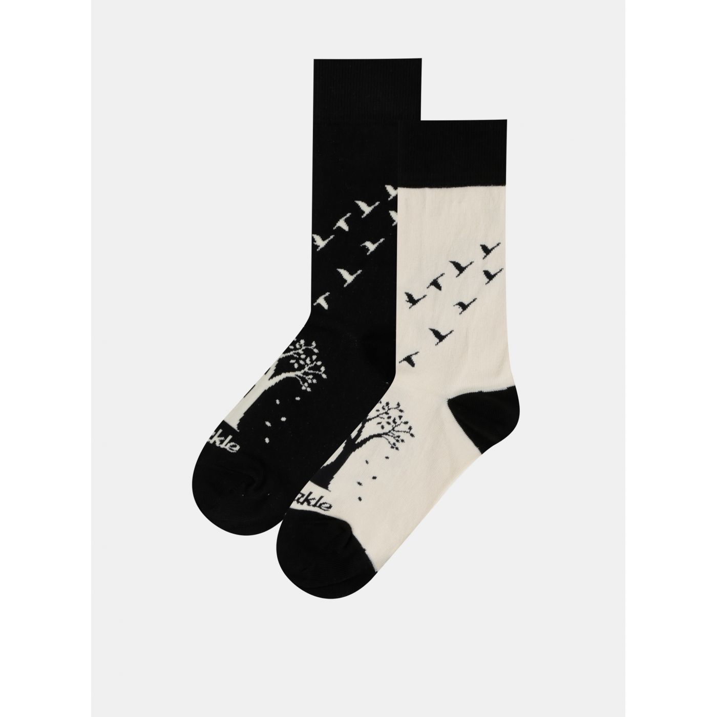 Black-cream patterned socks Fusakle Husi odlietaju