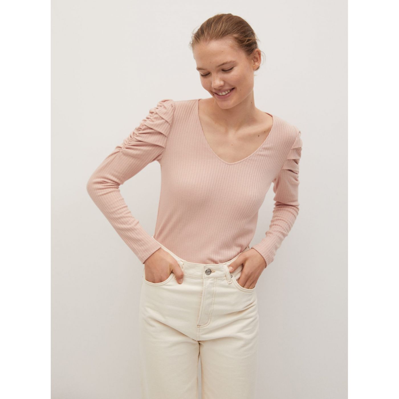 Light pink T-shirt with frilly Mango sleeves