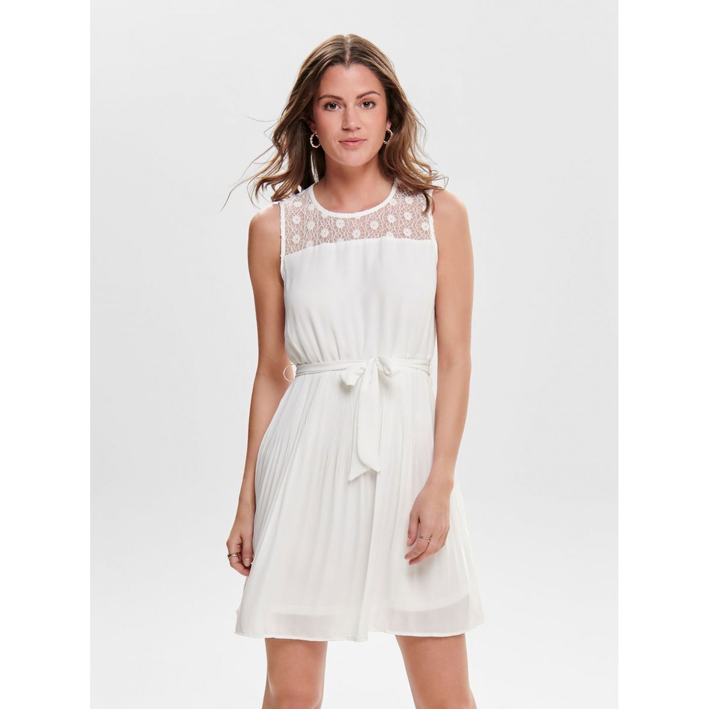 White dress with pleated skirt ONLY Carolina