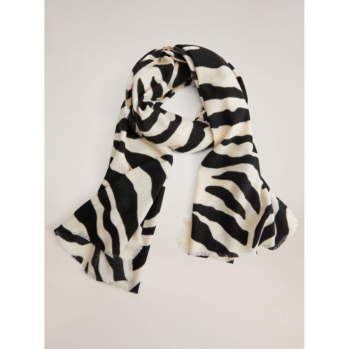 Black-cream patterned mango scarf