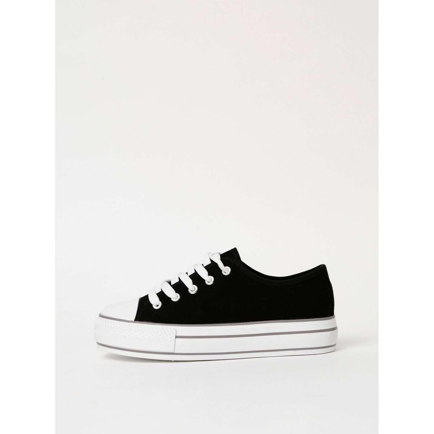 Black women's sneakers on Haily ́s Pia platform