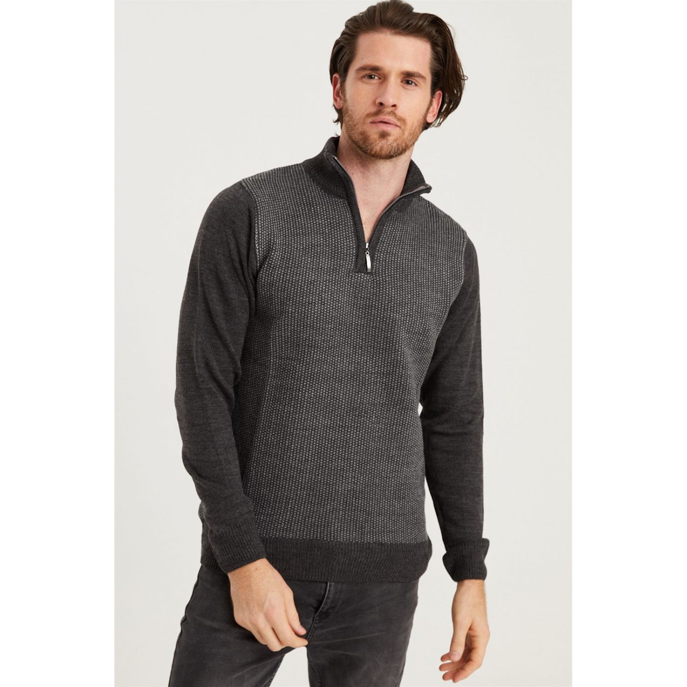 V0217 DEWBERRY ZIPPERED MEN'S SWEATER-ANTHRACYTE