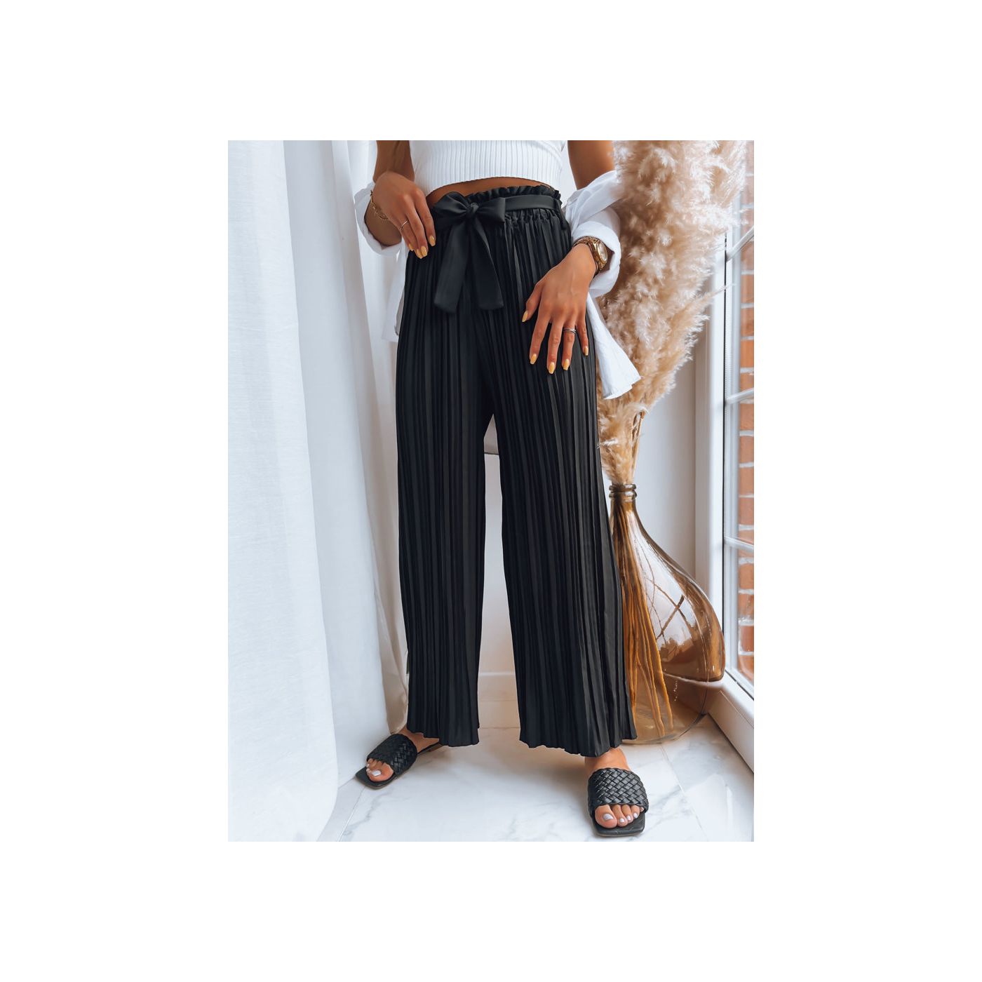 Women's pleated trousers RUFFLES black Dstreet