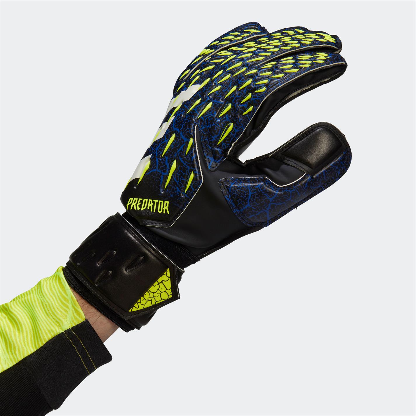 predator match goalkeeper gloves