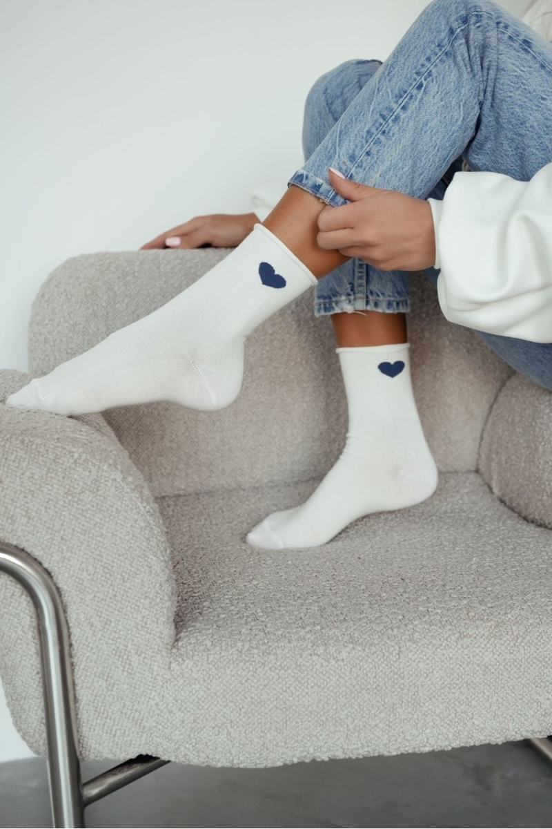 Дамски екрю чорапи Милена с весели мотиви и синьо сърце