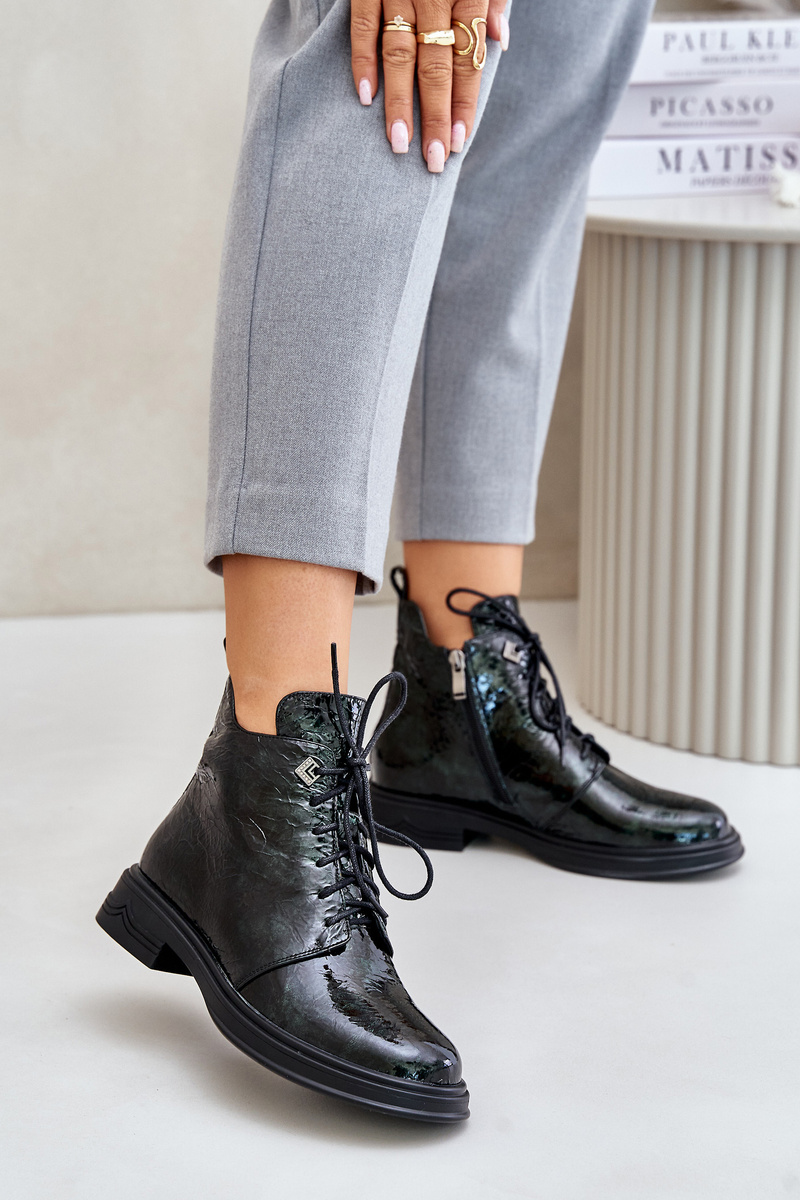 Leather patent leather women's ankle boots insulated with D&A dark green zip