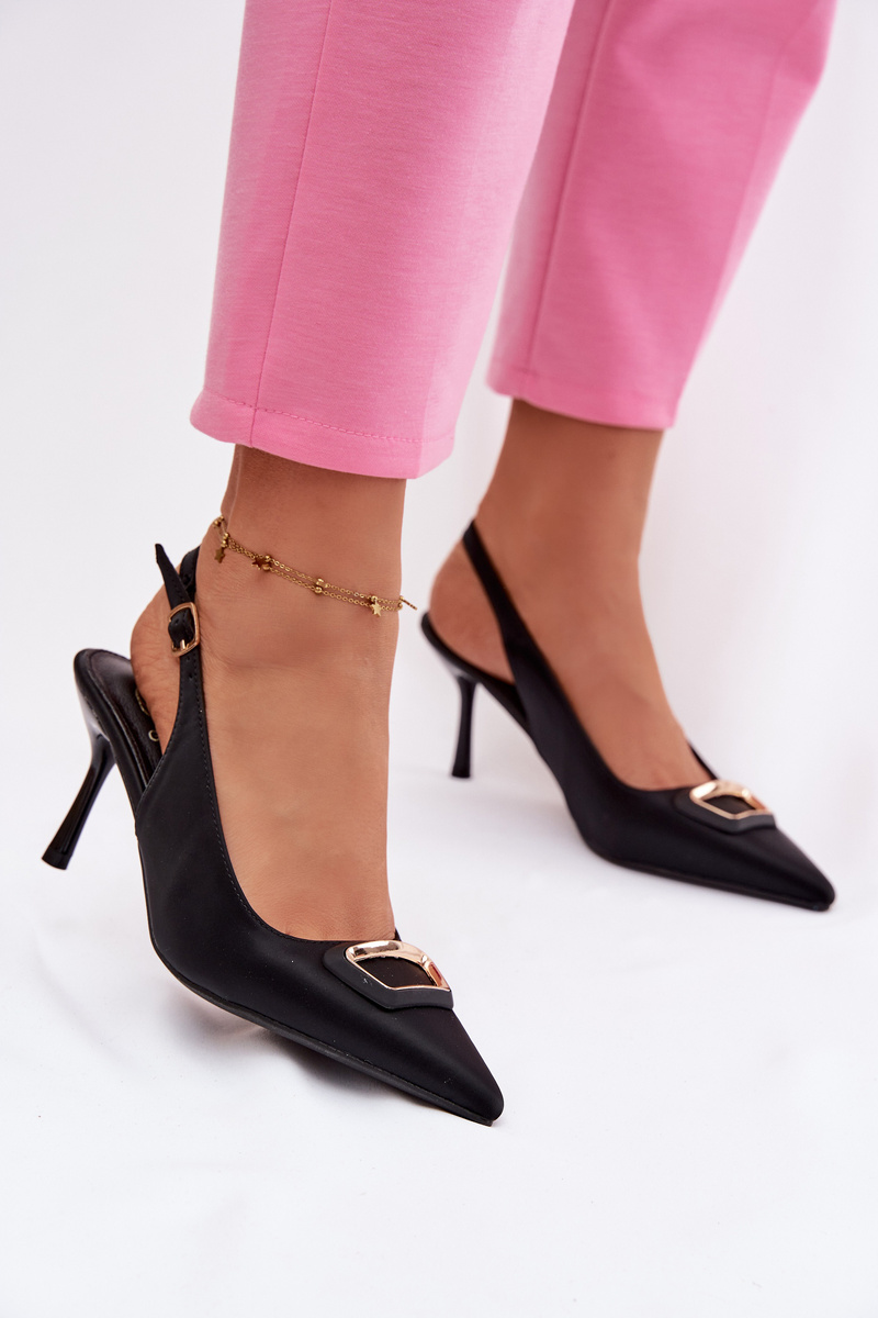 Дамски обувки с декоративни детайли