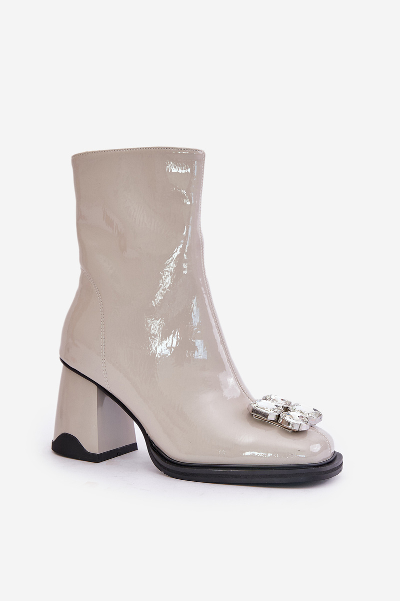 Lacquered women's ankle boots with D&A decoration light grey