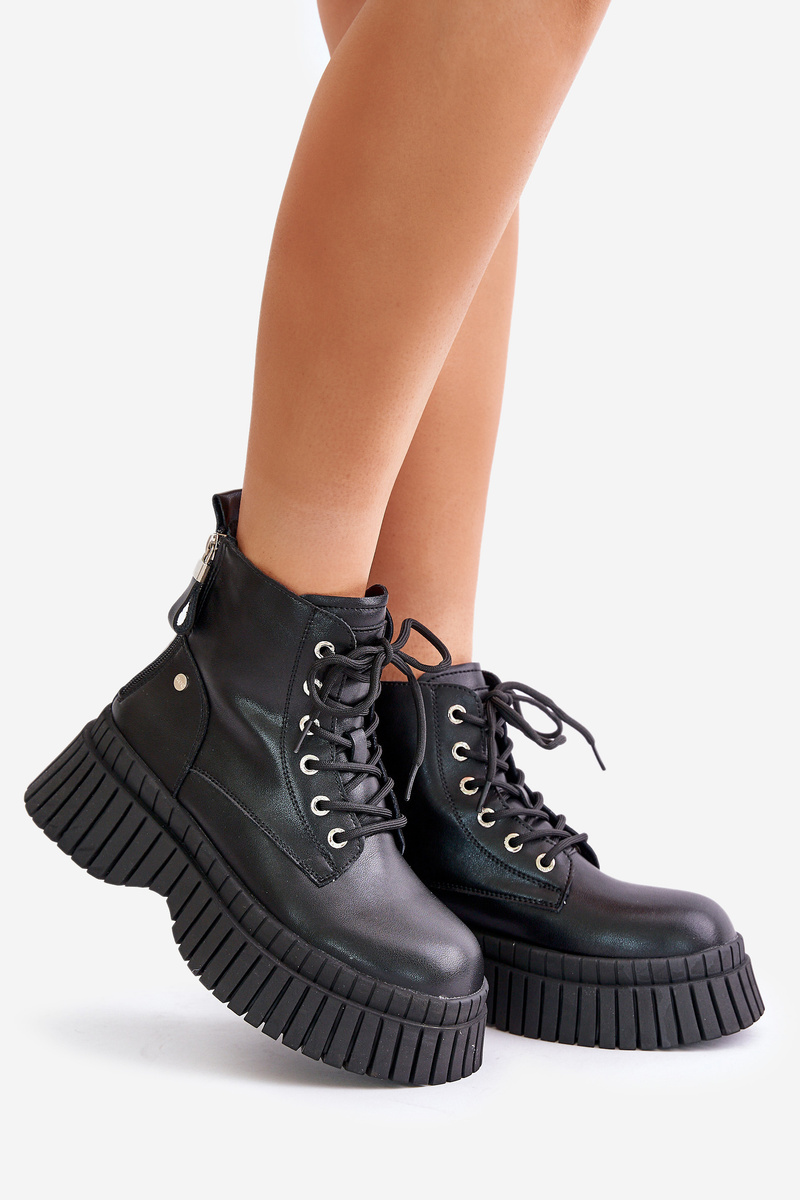 Insulated Leather Ankle Boots on a Solid Sole GOE Black