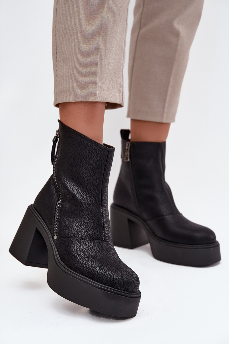 Kožené zateplené dámské kotníčkové boty na podpatku a platformě Vinceza