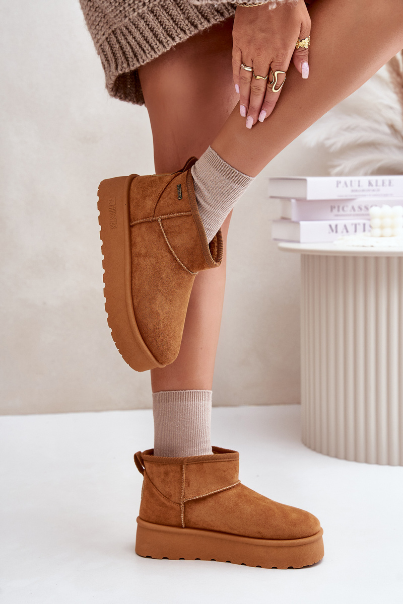 Low snow boots on the Big Star Camel platform