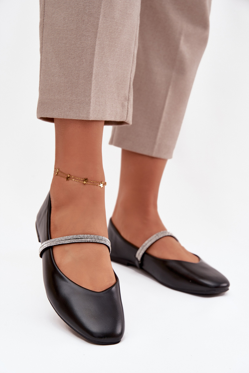 Dámske balerínky s lesklými remienkami