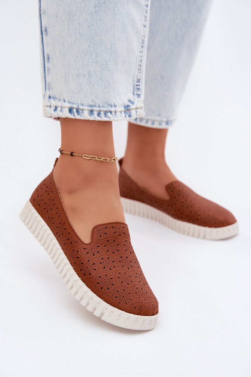 Dámske perforované slip-on topánky Camel Salty