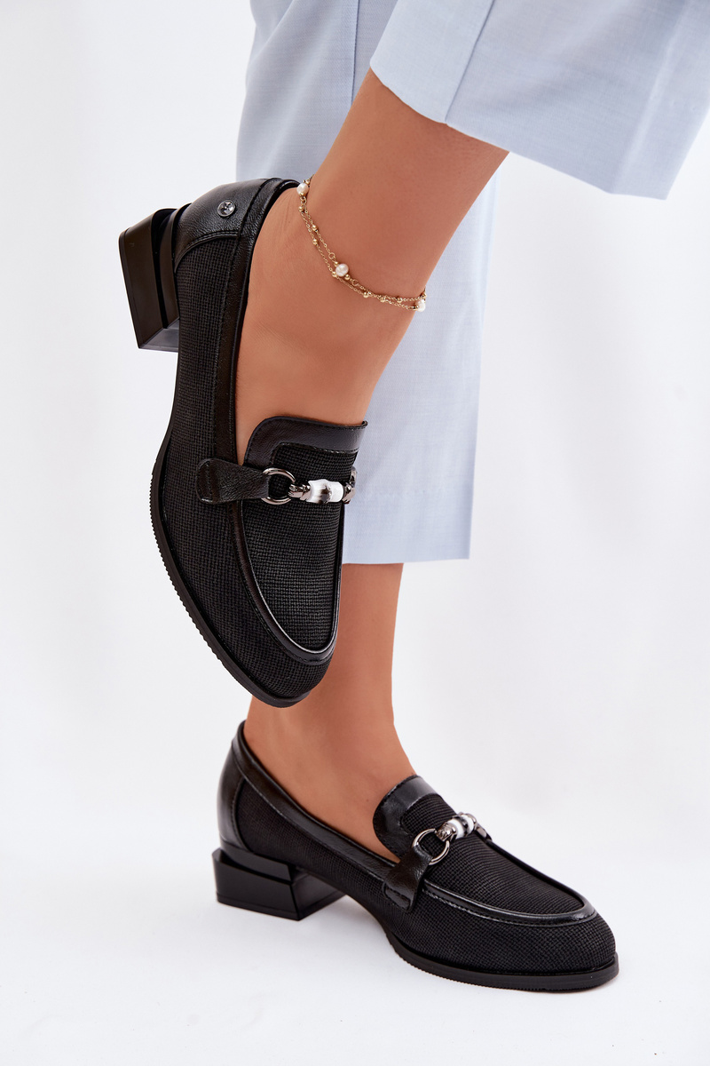 Дамски обувки Boto на нисък ток с декоративни детайли