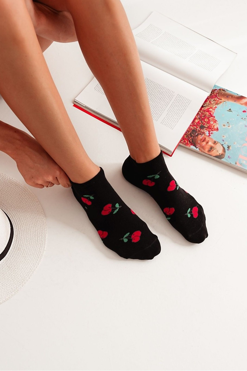 Дамски чорапи до глезена Milena, цвят череша и черно