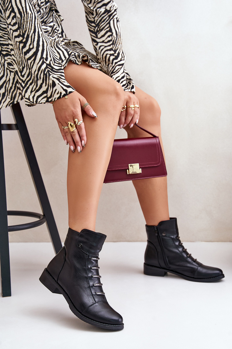Insulated women's ankle boots on a flat heel black labise