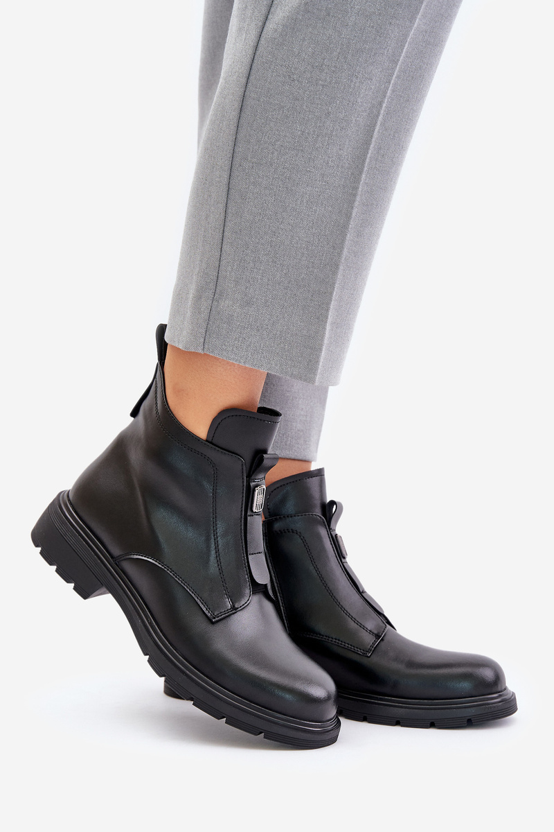 Leather ankle boots with flat heel insulated black Komisa