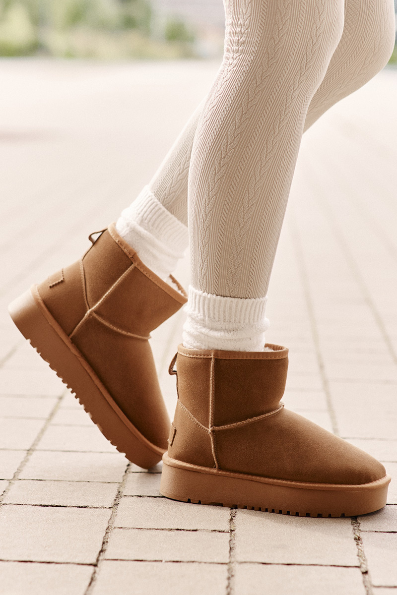 Leather suede snow boots on a platform above the ankles Camel Rianaella
