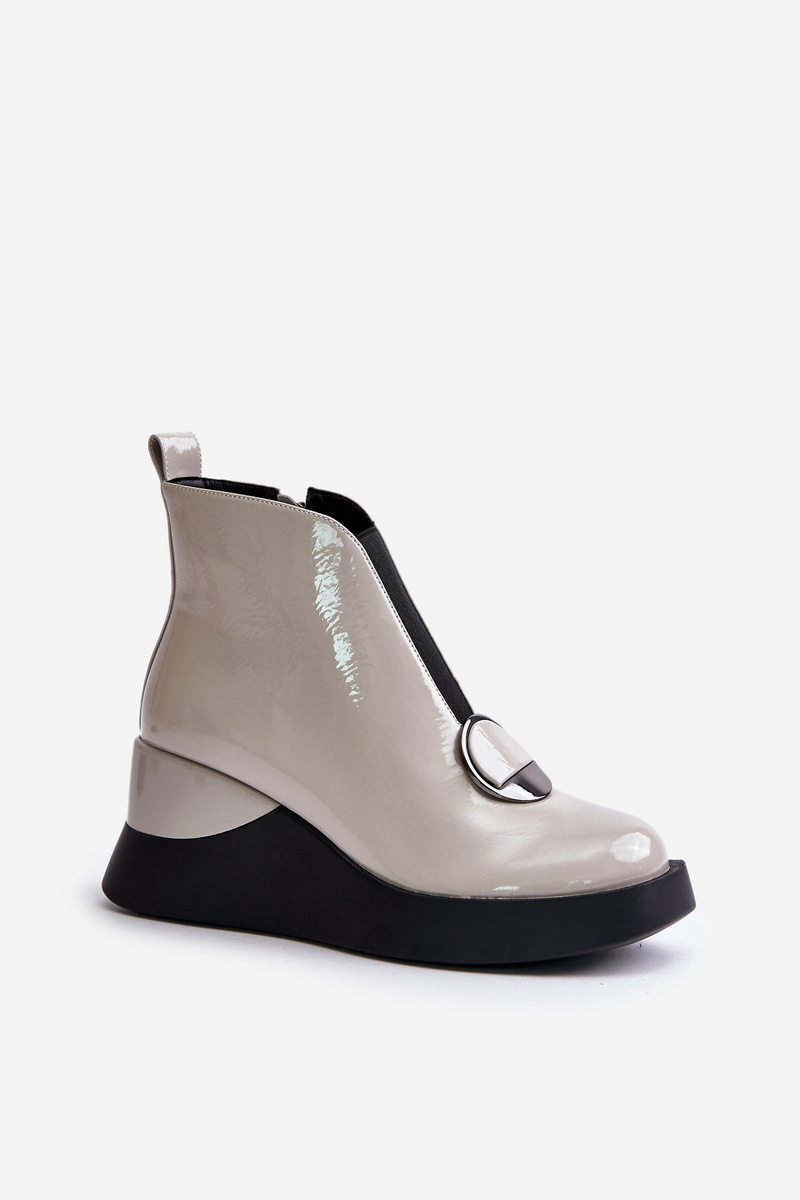 Lacquered wedge ankle boots insulated with D&A light grey
