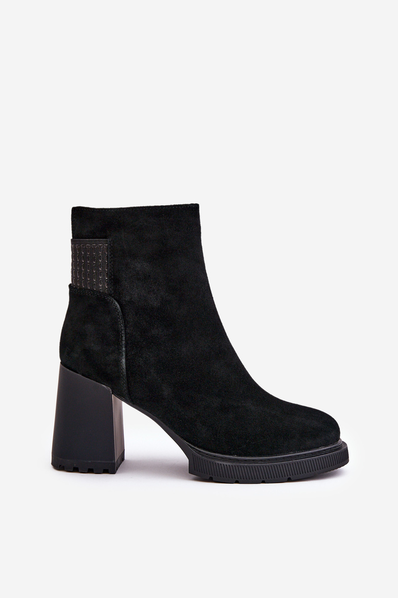 Suede ankle boots on heel insulated with D&A black