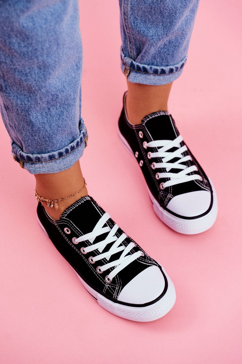 Tenisi dama, Kesi Omerta