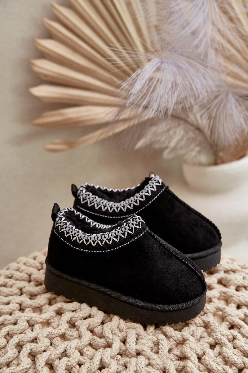 Children's ankle snow boots on a platform insulated with fur black Vilabria