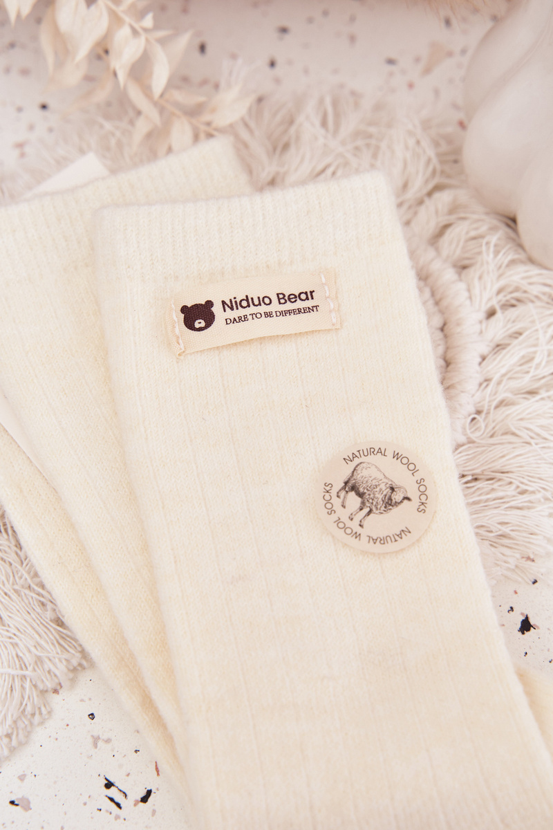 Топли вълнени дамски чорапи с бродерия