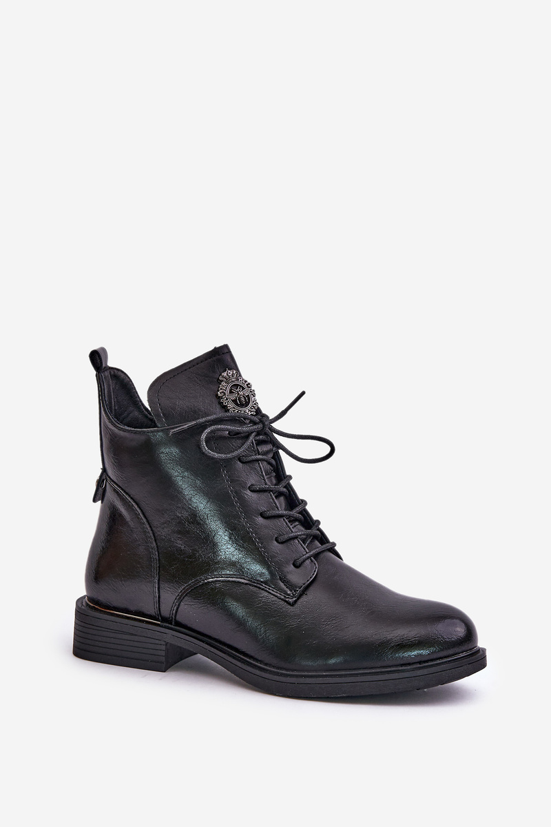 Insulated ankle boots with a flat heel with black Leonise decoration