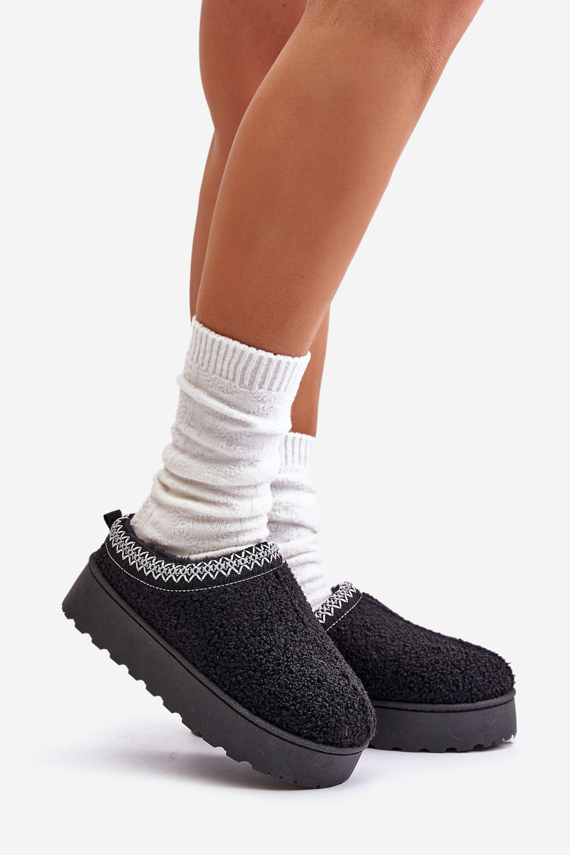 Women's snow boots on platform with embroidery black tirissa