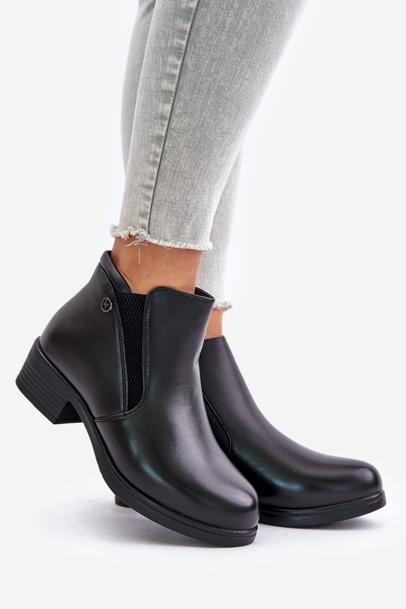 Ankle boots with a low upper insulated with Vinceza fur black