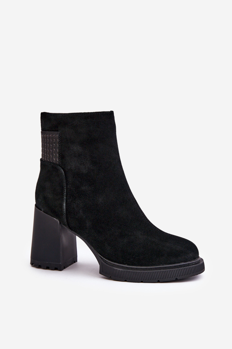 Suede ankle boots on heel insulated with D&A black