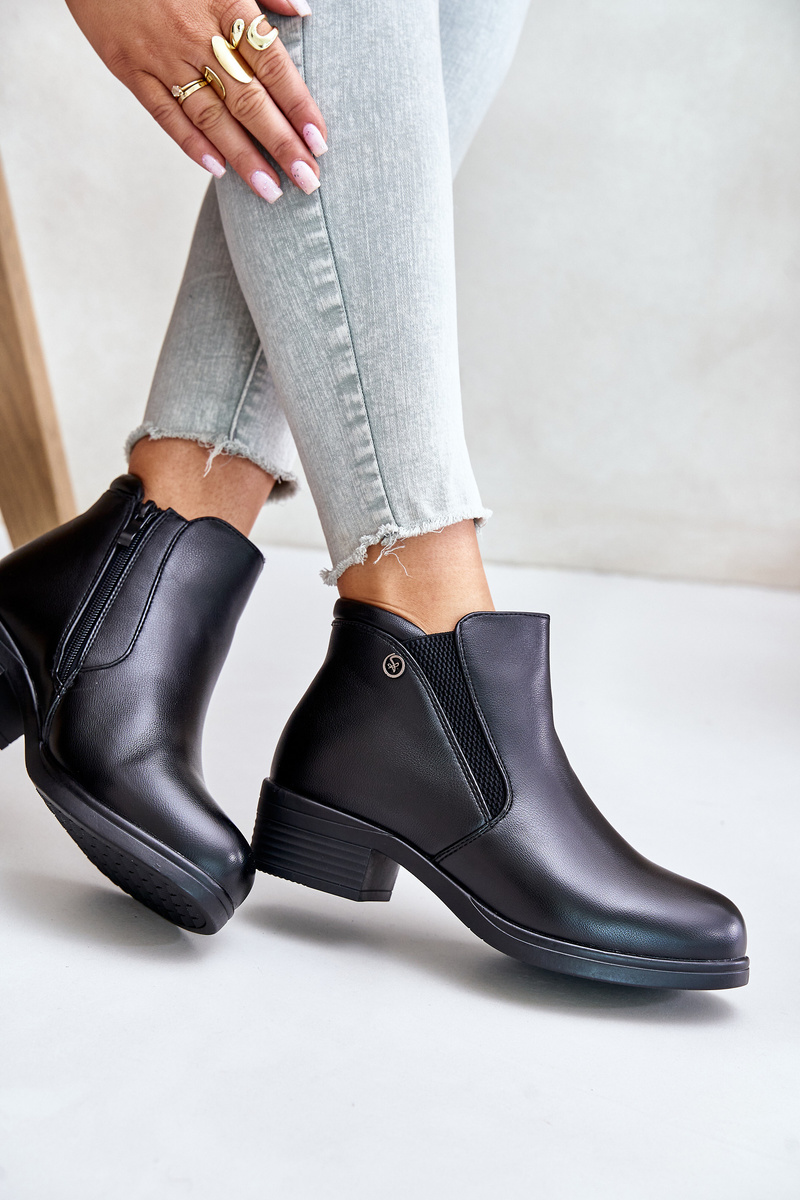 Ankle boots with a low upper insulated with Vinceza fur black