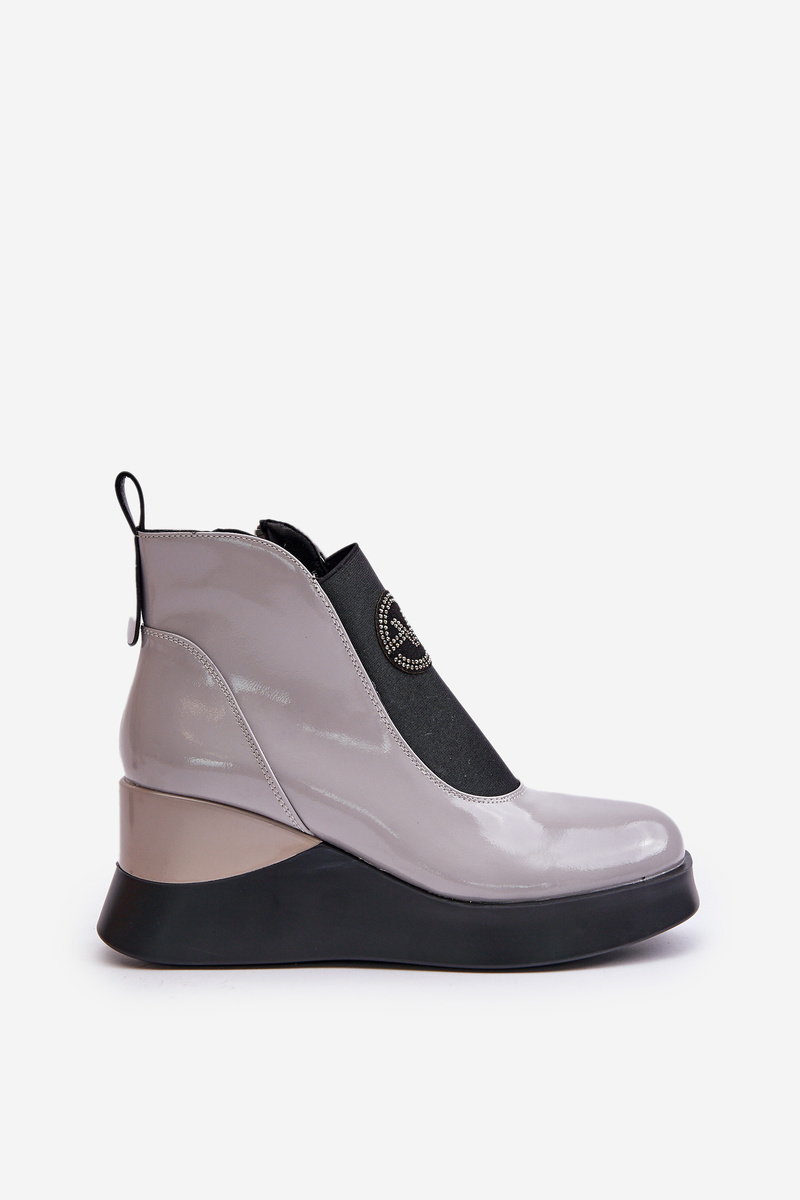 Patent leather ankle boots with Vinceza insulation in grey