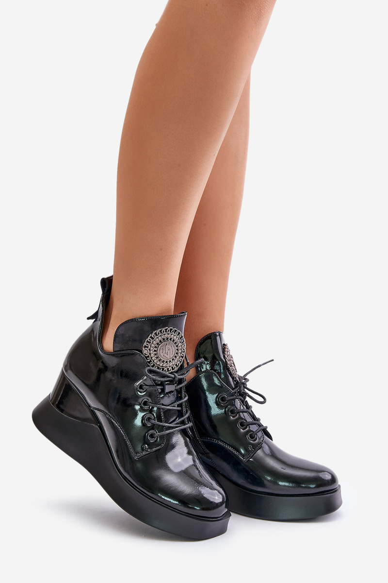 Women's lacquered ankle boots with wedges insulated with Vinceza black