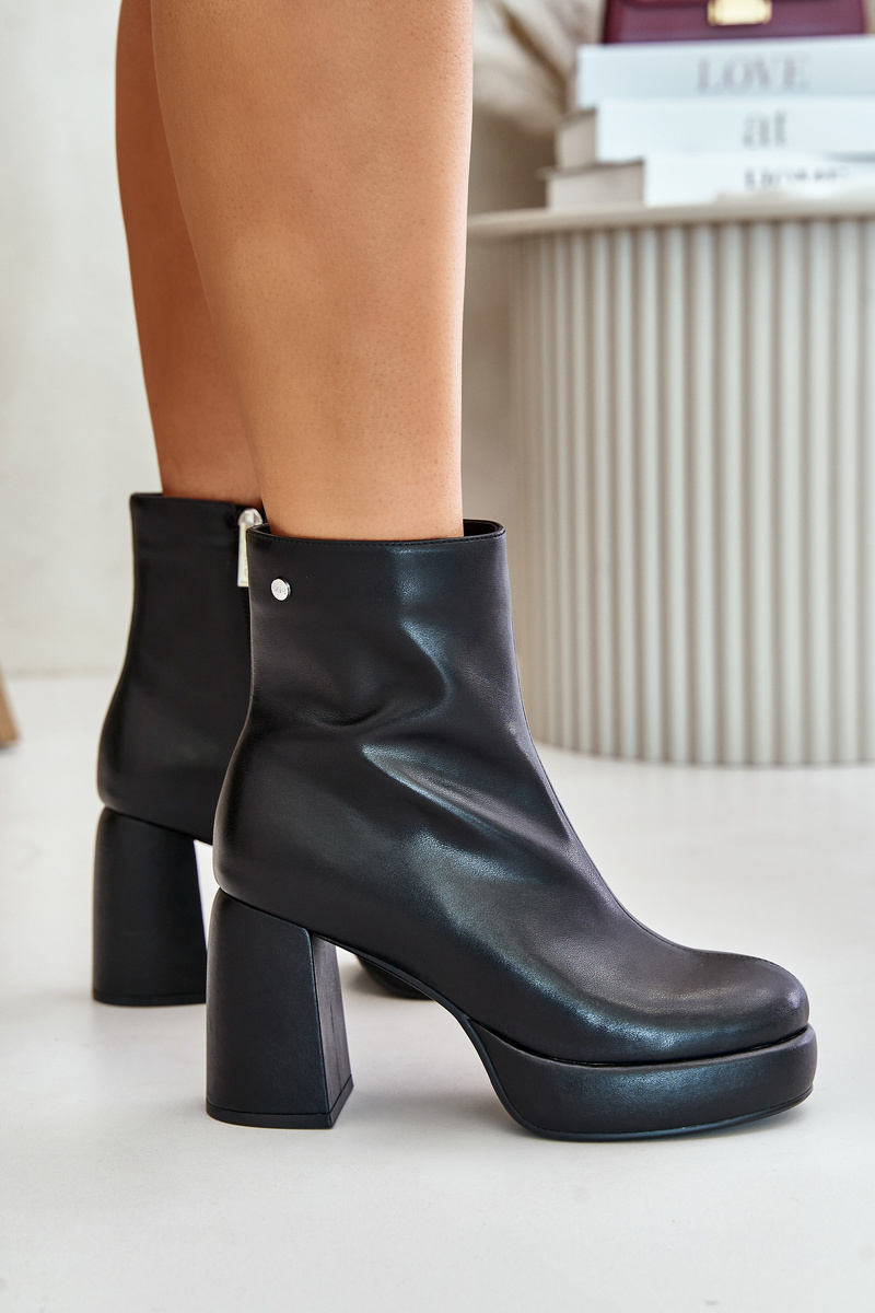 GOE natural leather ankle boots black