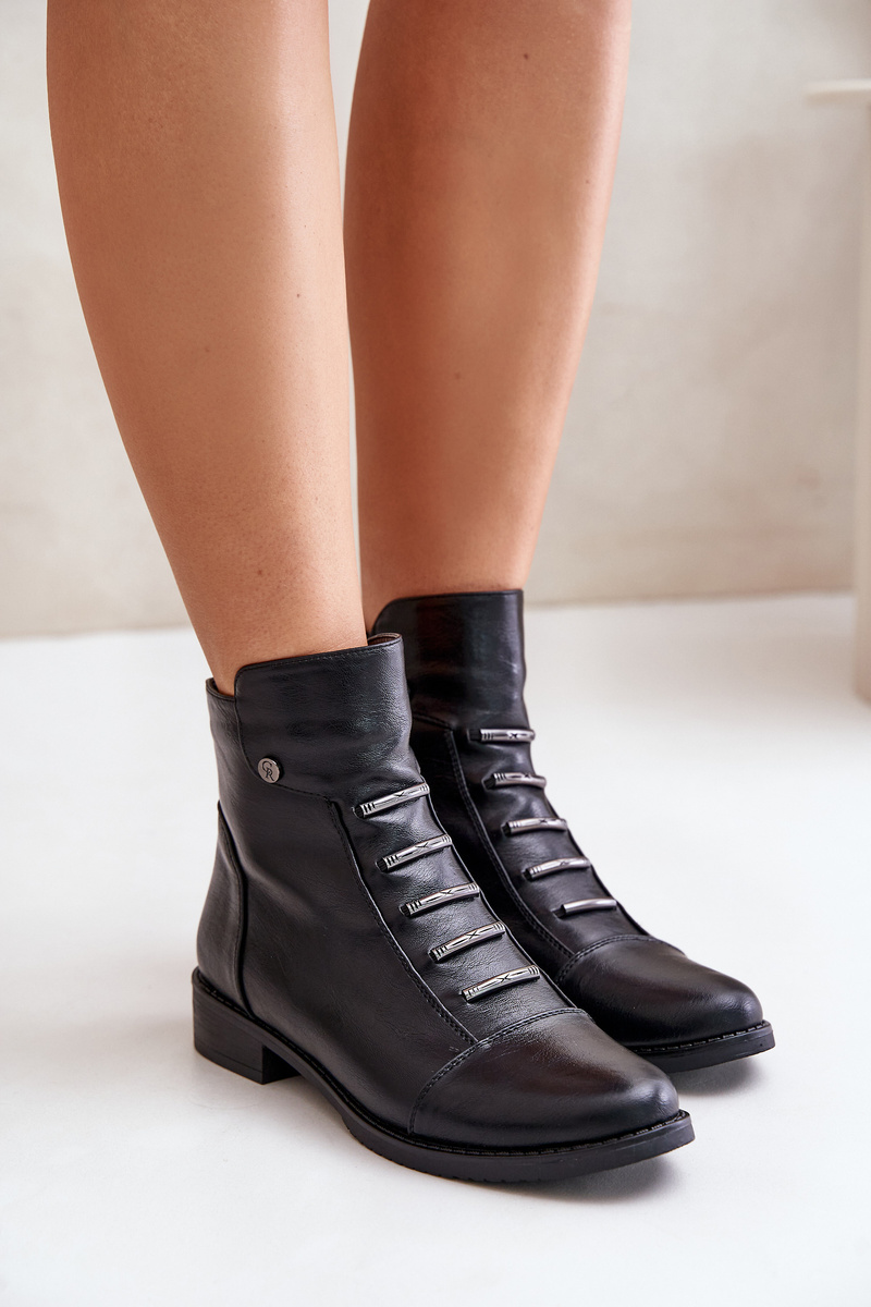 Insulated women's ankle boots on a flat heel black labise