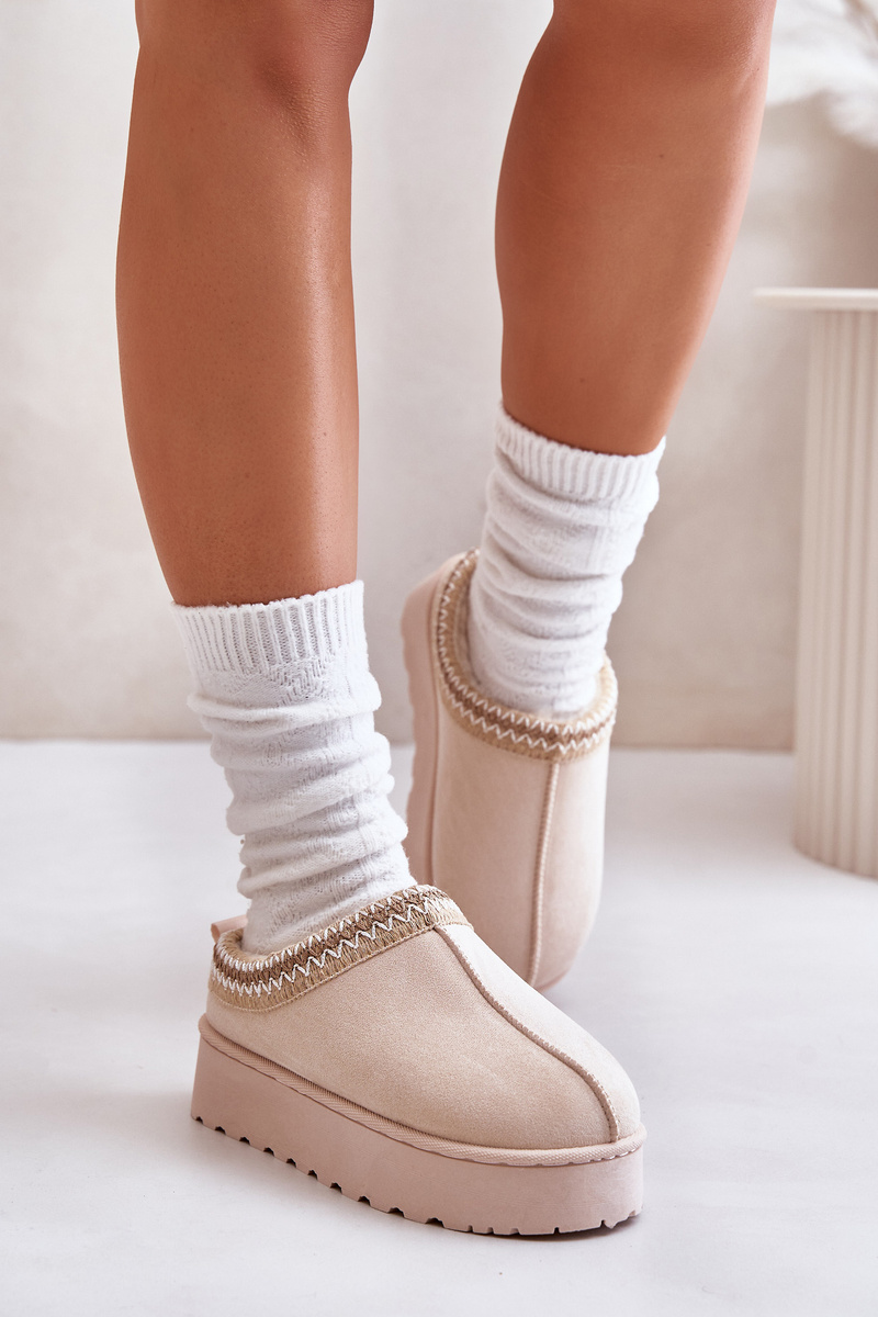 Women&#039;s snow boots on a platform insulated with fur light beige Remenia