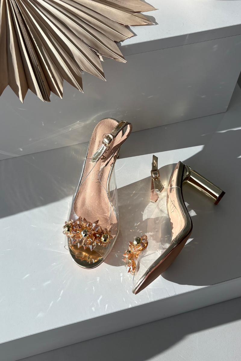 Transparentné sandále na podpätku s ozdobami