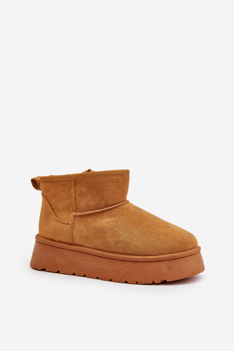 Low women&#039;s snow boots on a platform insulated with Camel Saldren fur