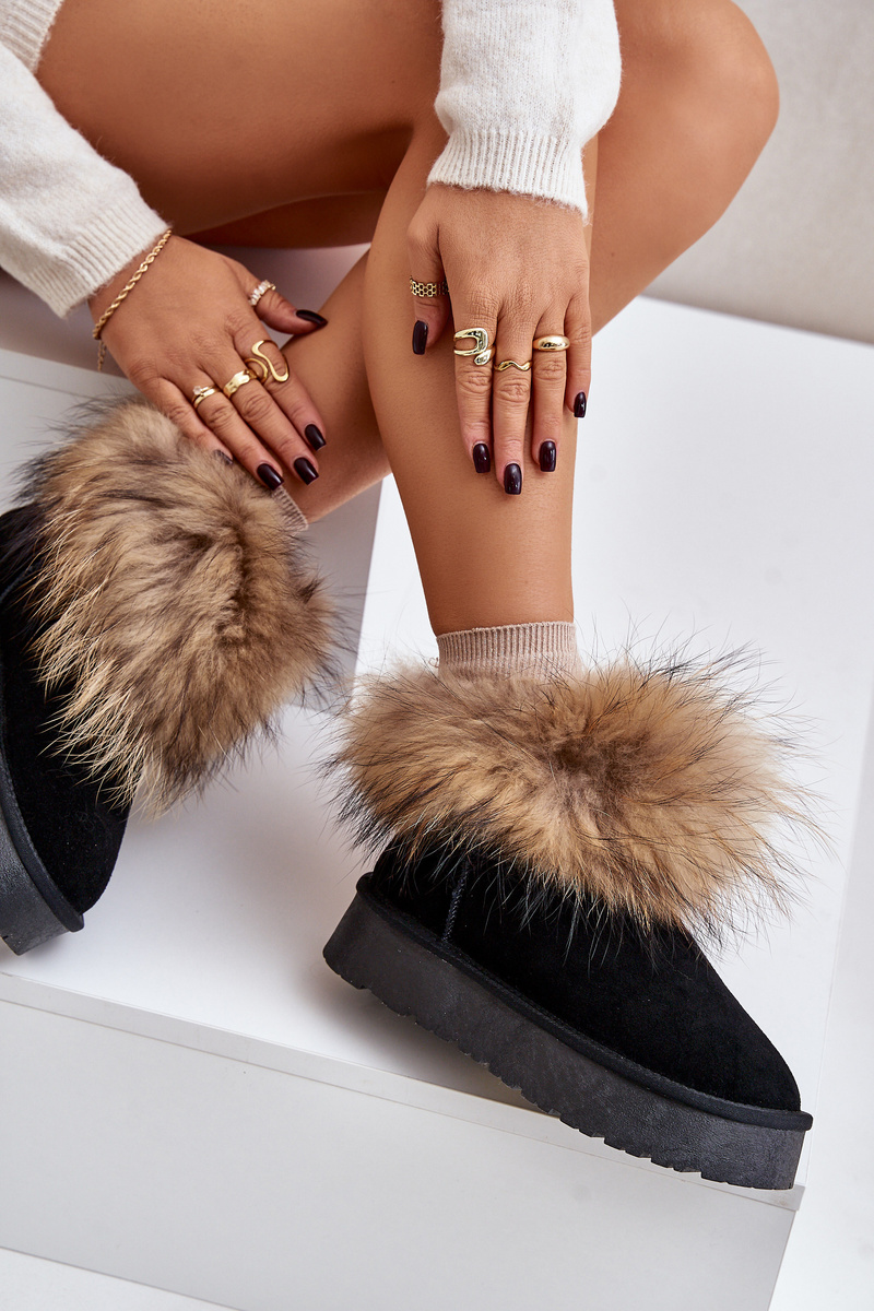 Leather snow boots on a platform with fur black avirisa