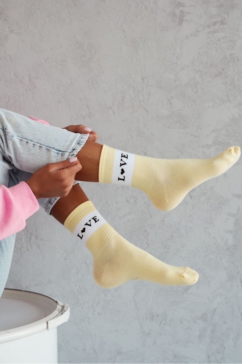 Дамски памучни чорапи LOVE жълти