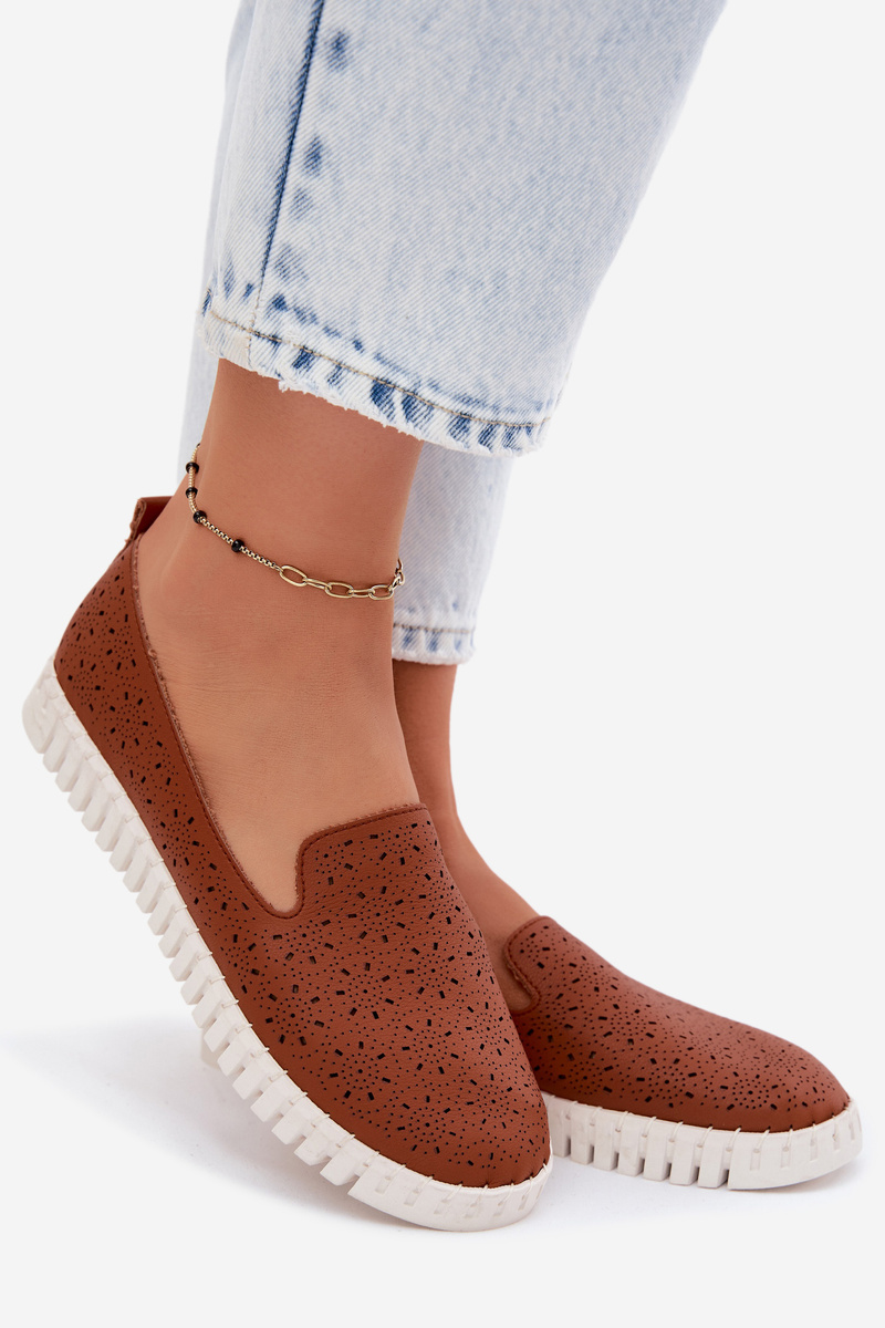 Dámske perforované slip-on topánky Camel Salty