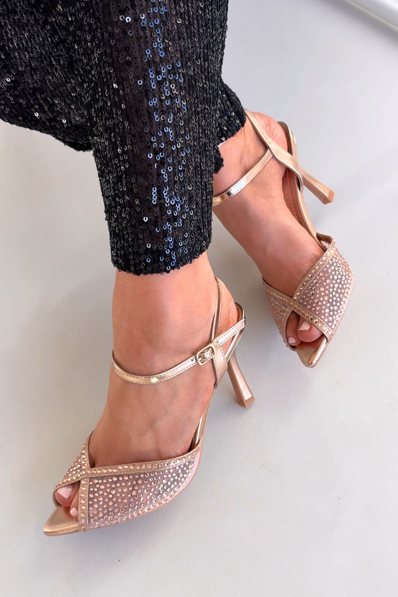 Дамски сандали на висок ток с декорации