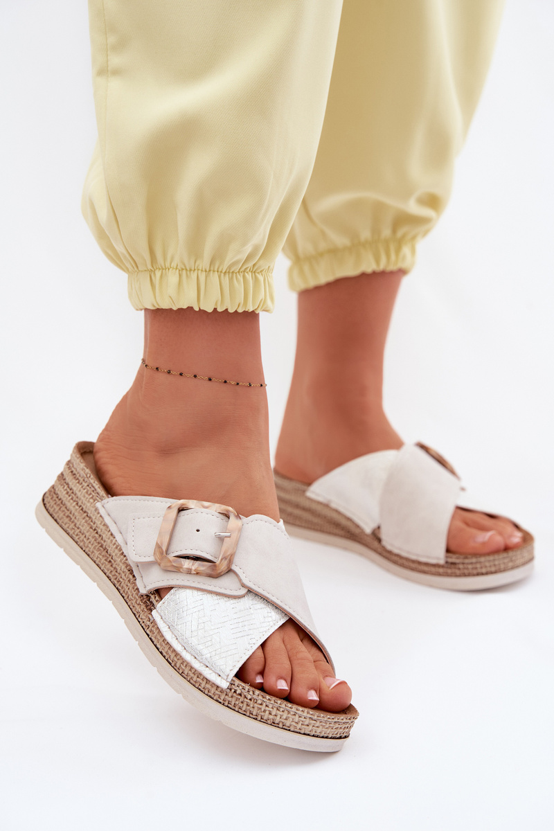 Дамски сандали на платформа с декоративна катарама Inblu