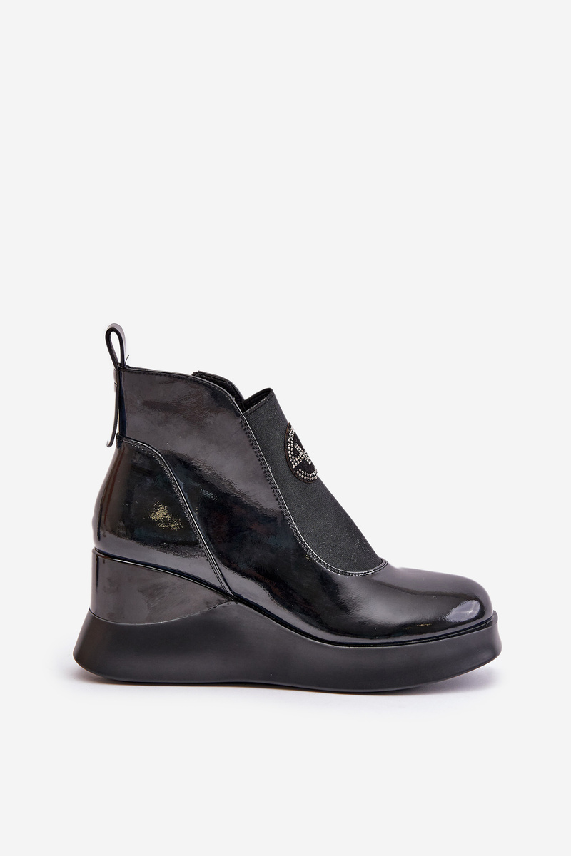 Patent leather ankle boots with wedge insulation Vinceza black