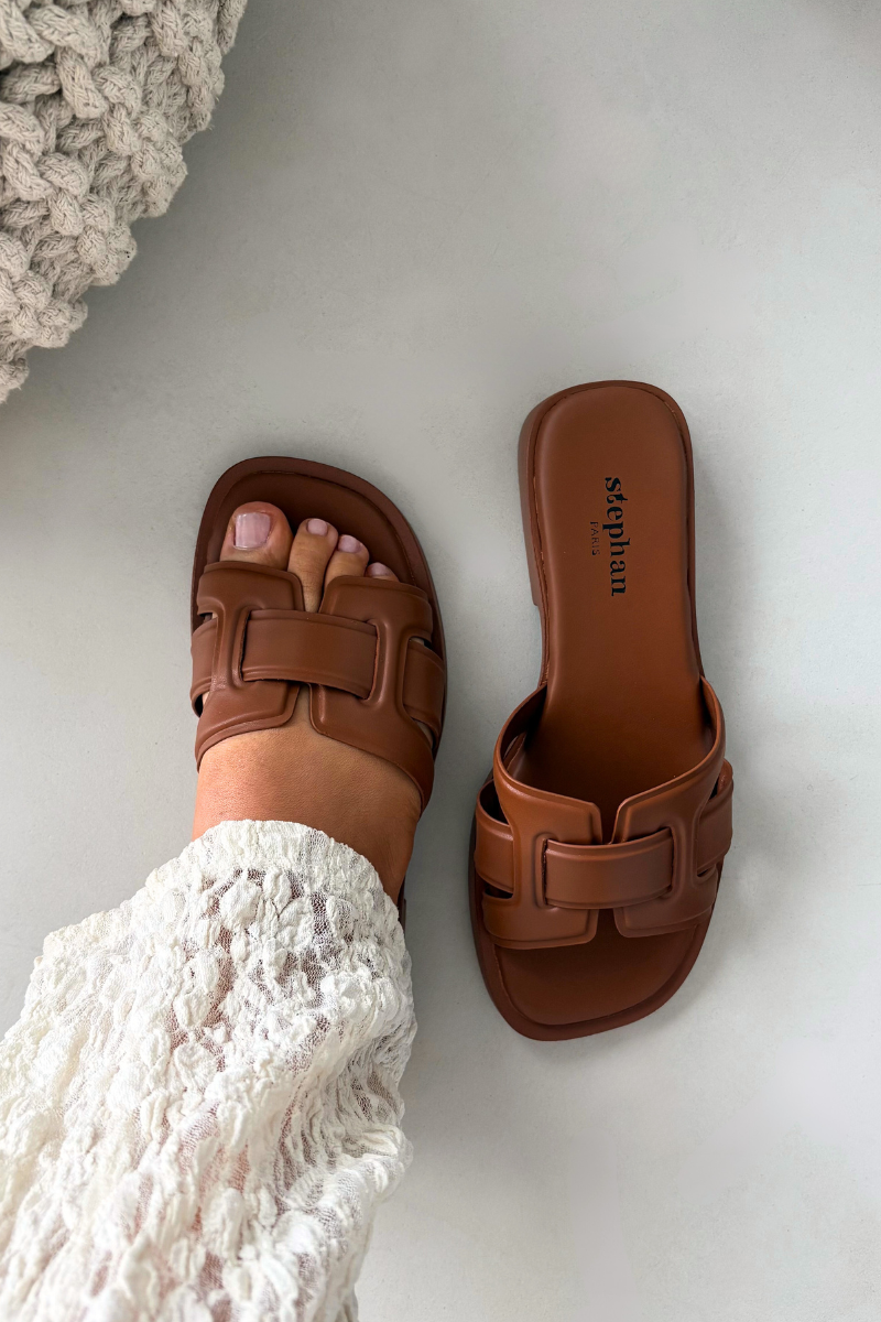 Dámske šľapky na plochom podpätku Camel Lorania