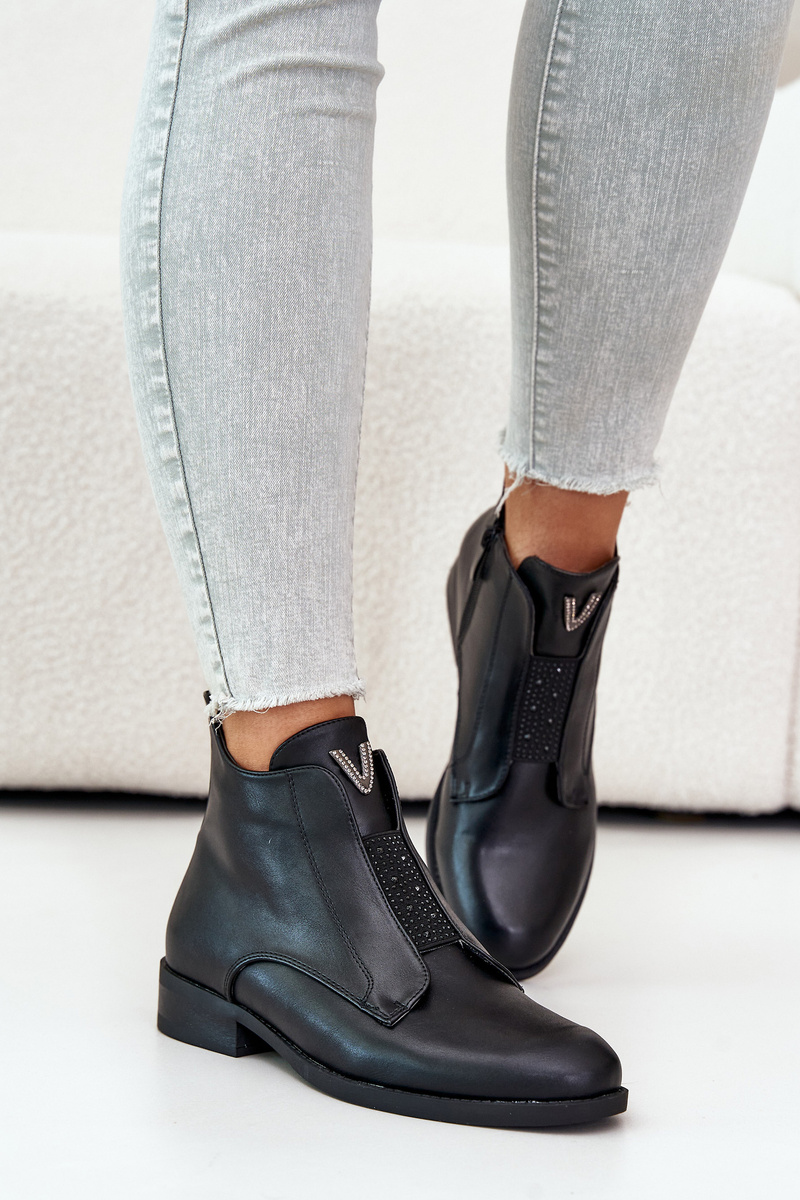 Low women&#039;s ankle boots with a flat heel in black S.Barski Black