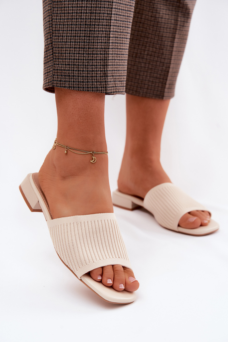 Dámske ploché svetlé béžové šľapky Belissea