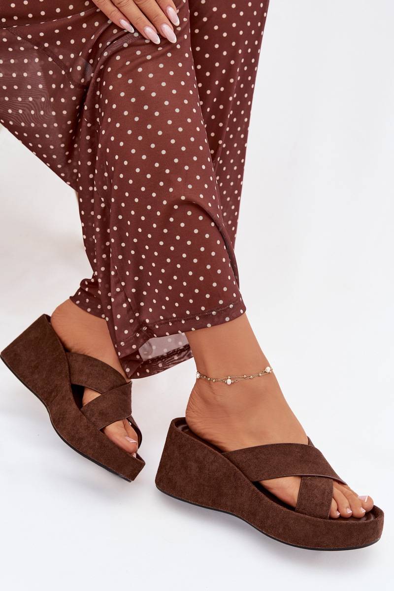 Dámské platformové pantofle z eko semiše