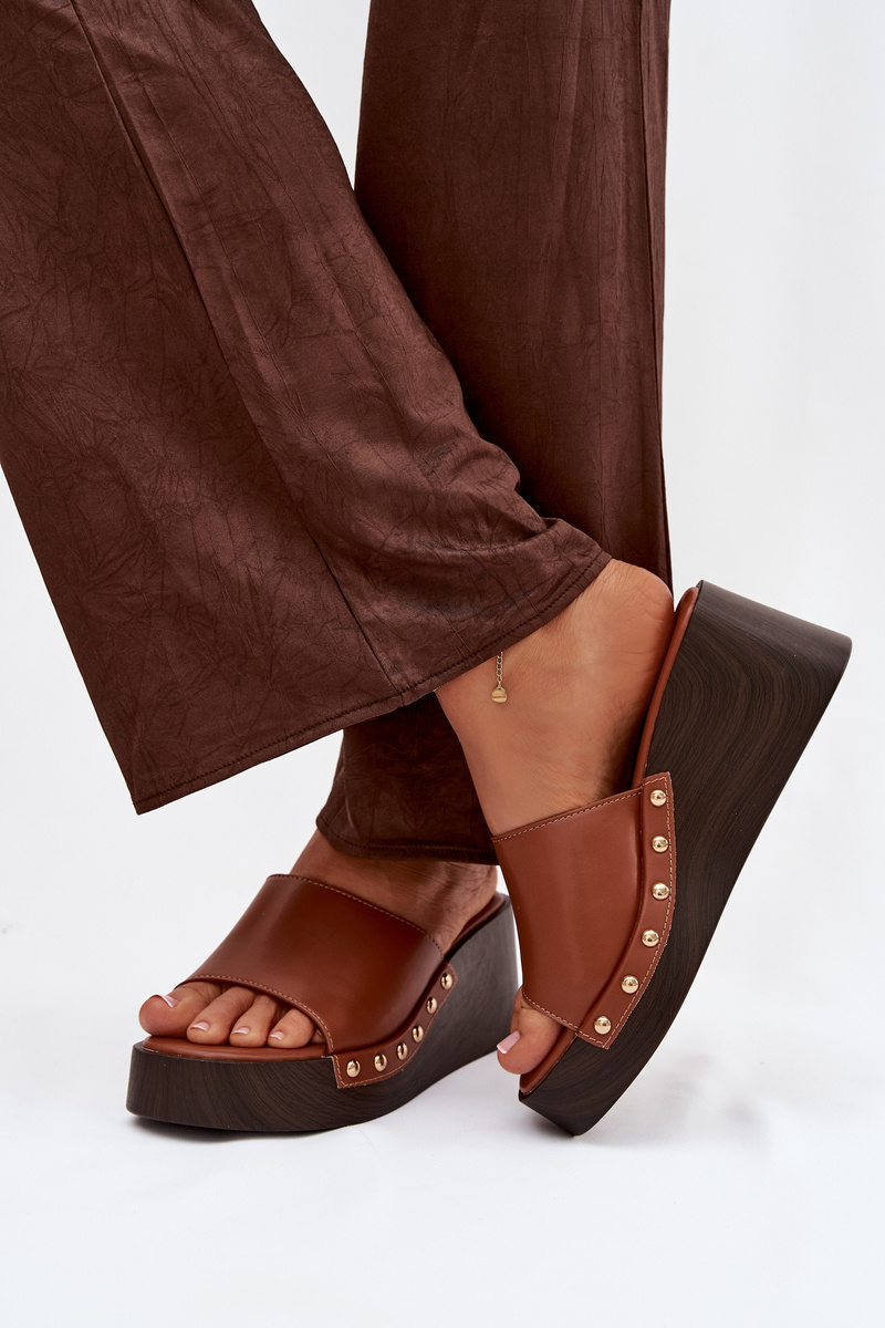 Дамски сандали на платформа с декоративни катарами